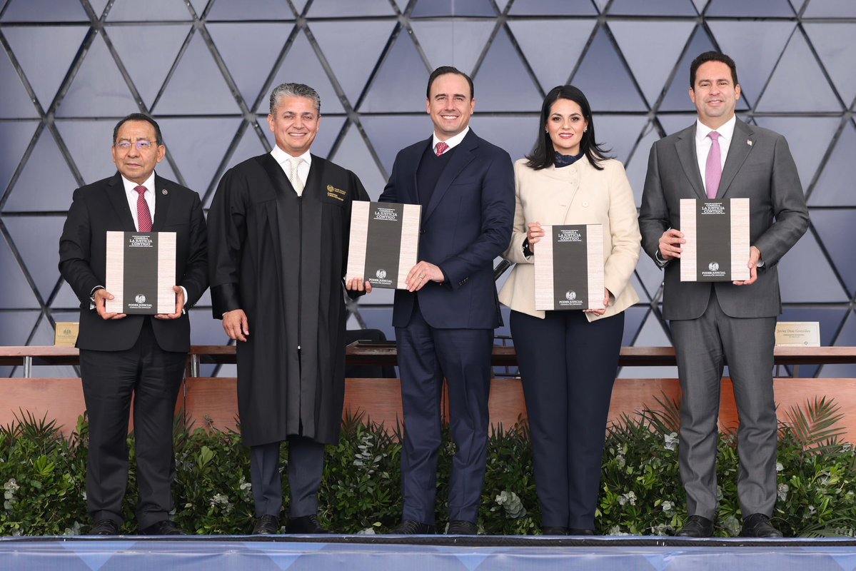 manolojim's tweet image. Con gusto acompañamos a nuestro amigo el Magistrado Presidente @MiguelMery, en el Informe Anual de Actividades del @PJCoah. Donde además inauguramos la nueva Ciudad Judicial, que será un espacio para atender mejor a la ciudadanía. (1/3)