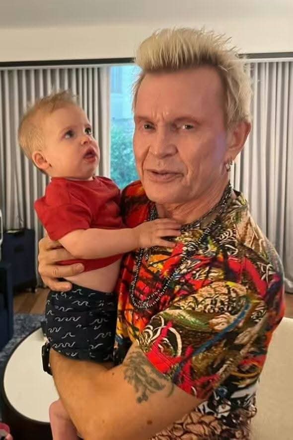 Billy Idol with his grandson great picture 👊