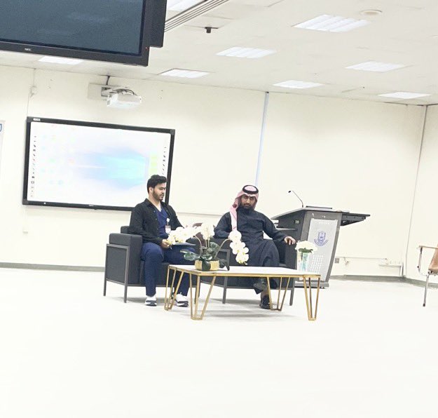 تشرّفت اليوم بحضور جلسة حوارية قيّمة قدّمها الأستاذ عثمان، تحدث فيها عن الإسعاف الجوي وشركة ألفا ستار <a href="/AlphaStarAv/">Alpha Star Aviation</a>. كانت جلسة ثرية بالمعلومات والخبرات، واستفدت منها استفادة كاملة على الصعيدين العلمي والعملي. كل الشكر والتقدير له على هذا الطرح المميز.