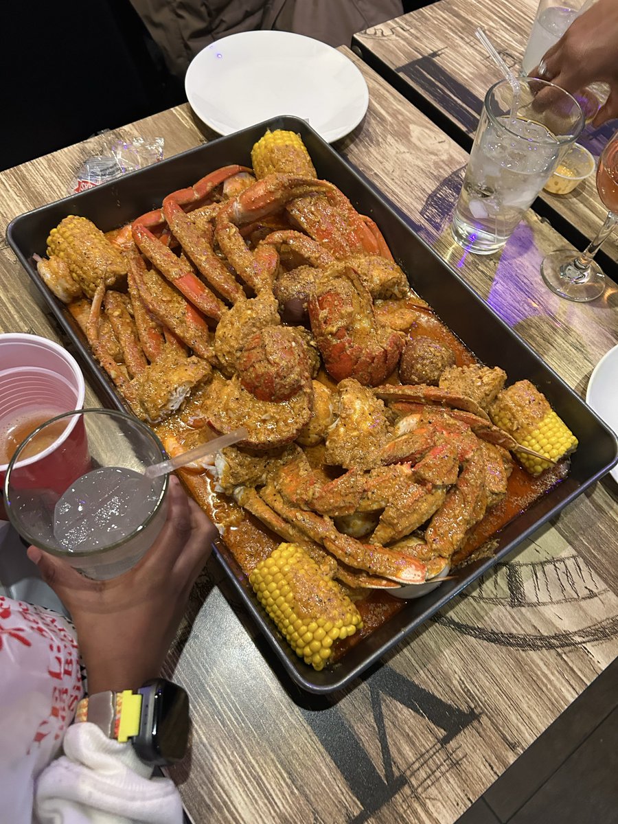 My daughters requested seafood with apple cider 👑