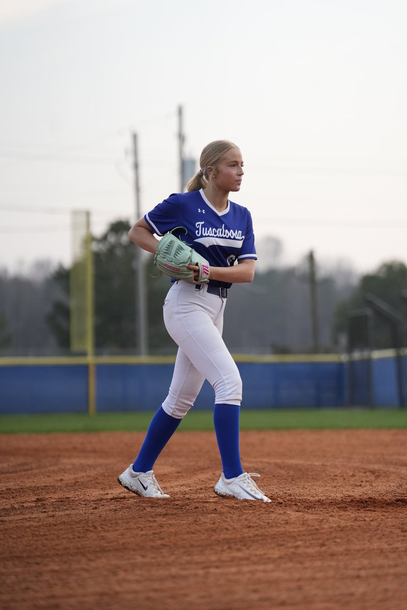 Ana Tate tweet media