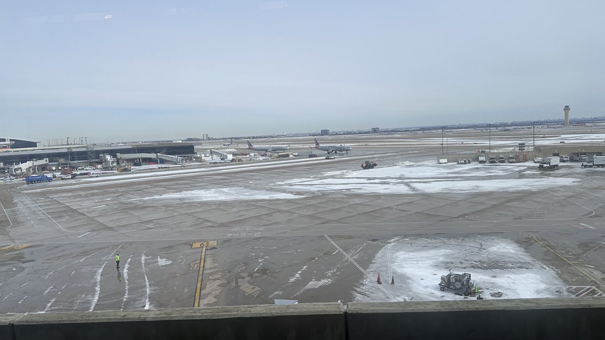 RepubliKate's tweet image. Husband just landed at DFW and sent me this pic.

Me: “Looks cold and dreary.”

Him: “Kinda like communism.”