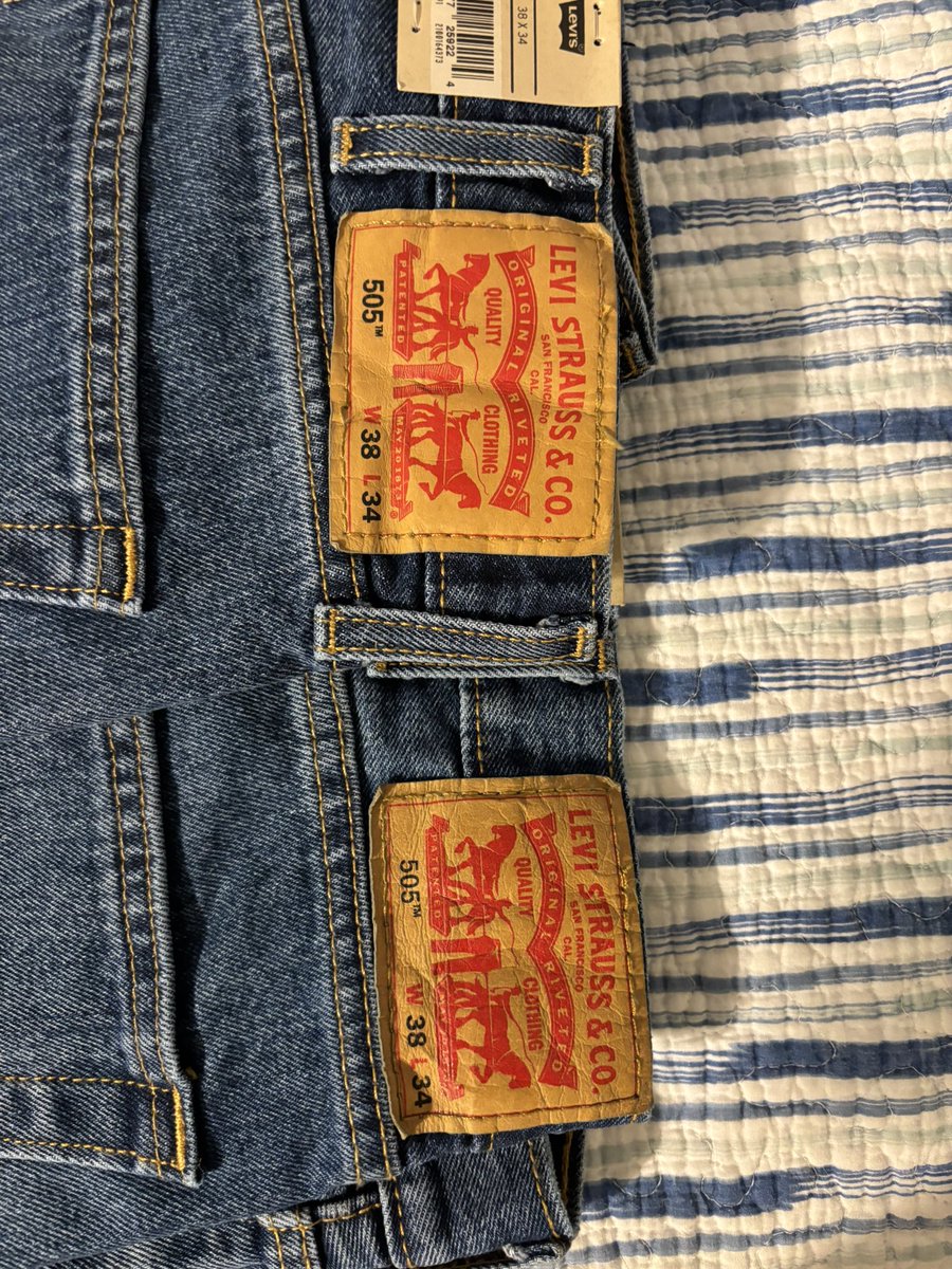VirgilPrewitt's tweet photo. You got to love @LEVIS quality control, ordered 2 pair of jeans, neither one are correct size https://t.co/QbTJqgiMQx