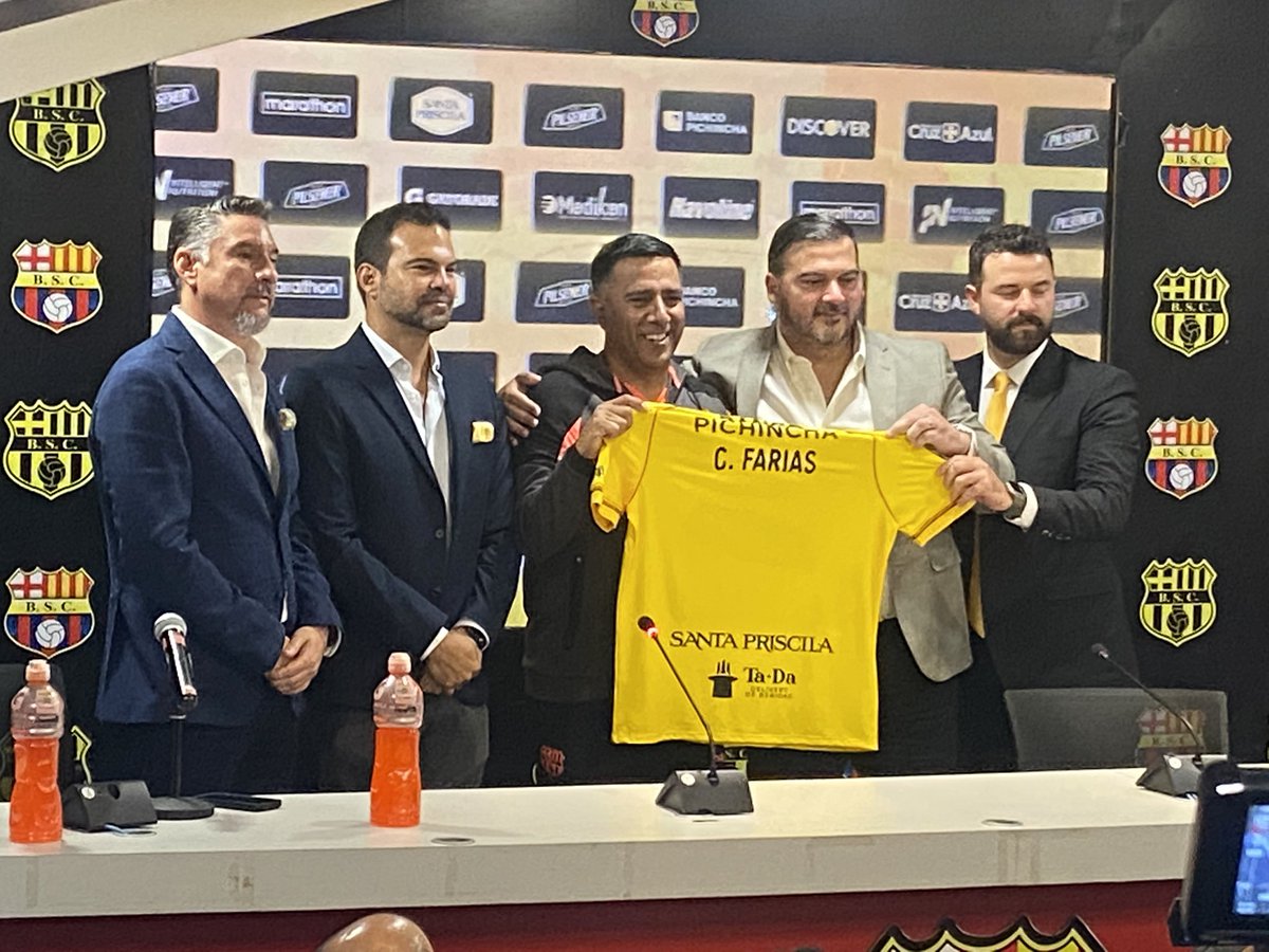 bejarano16958's tweet photo. Presentación oficial del profesor Cesar Farías, se ultiman detalles previo a la Noche Amarilla 2026… #barcelonasc #cesarfarias #NocheAmarilla2026 https://t.co/QMqaZtibtb