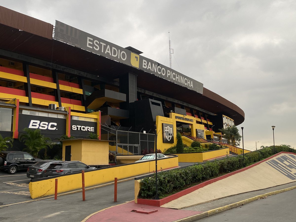 bejarano16958's tweet photo. Presentación oficial del profesor Cesar Farías, se ultiman detalles previo a la Noche Amarilla 2026… #barcelonasc #cesarfarias #NocheAmarilla2026 https://t.co/QMqaZtibtb