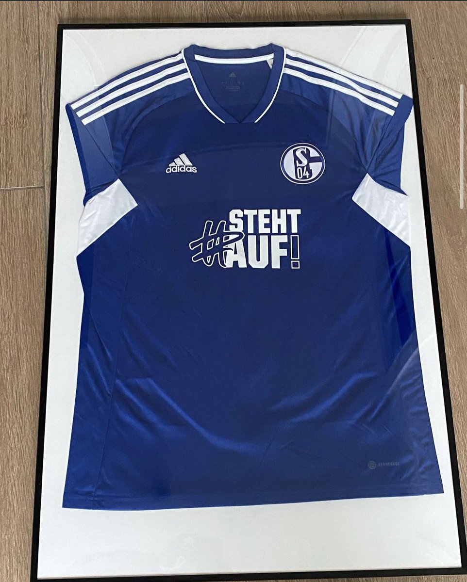 Aus aktuellem Anlass!!! 
Hängt über meinem Arbeitsplatz. Um jeden Tag erinnert zu werden!

#STEHTAUF gegen Rassismus!
#STEHTAUF gegen Gewalt!
#STEHTAUF gegen Diskrimierung!

#NiemalsVergessen #WeRemember
#S04