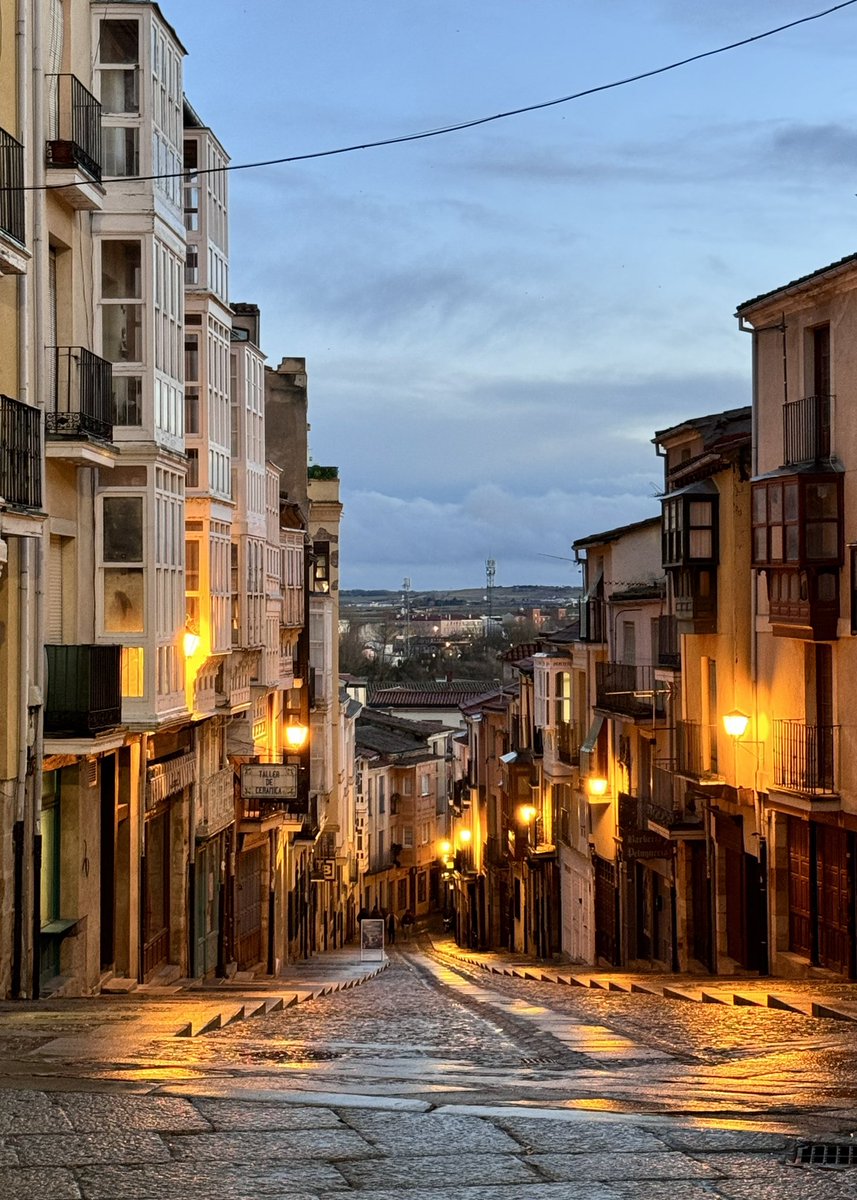 javiergmart's tweet photo. El atardecer de hoy. #Zamora https://t.co/PV7lMYKYhI