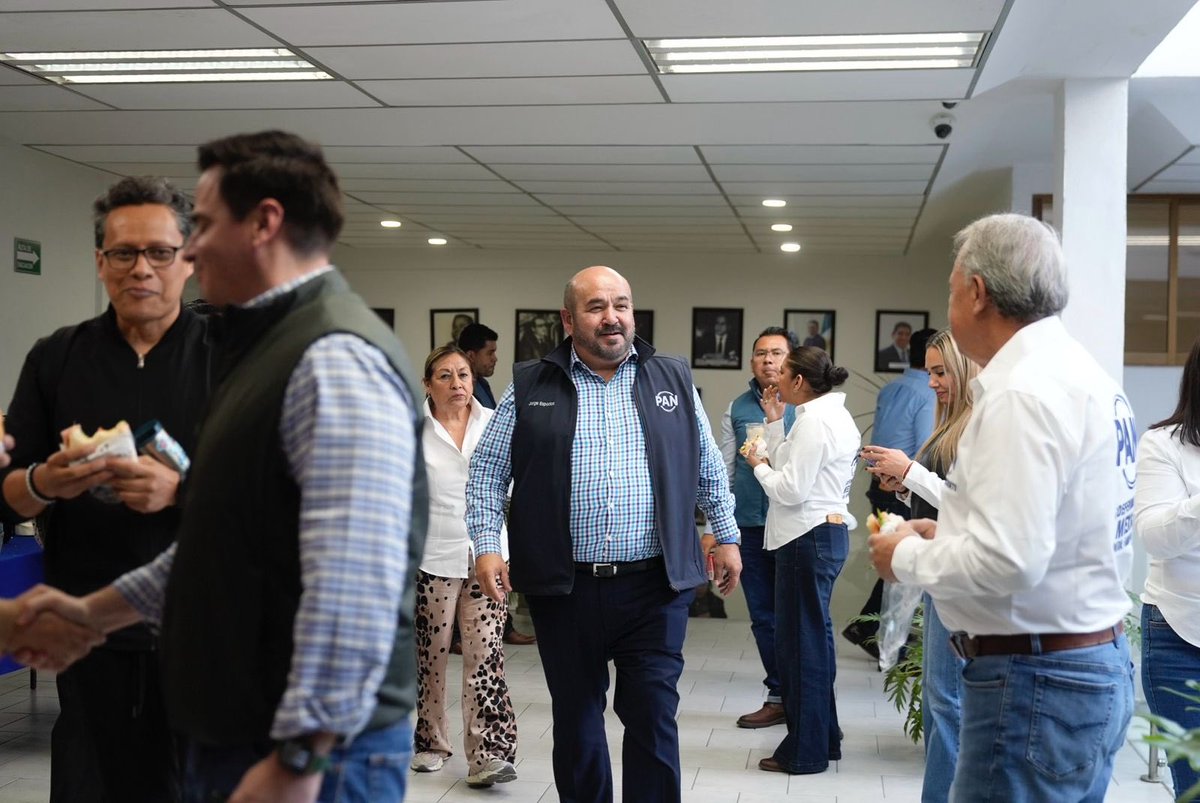 JorgeEspadasMX's tweet photo. En Acción Nacional tenemos claro que los retos que vienen exigen unidad, convicción y cercanía con la gente. Guanajuato y sus municipios necesitan liderazgos preparados, con experiencia y con los pies en el territorio.

⚔️ Espadas #PresenteConLaGente

#PANGuanajuato https://t.co/yBaBgIr5ox