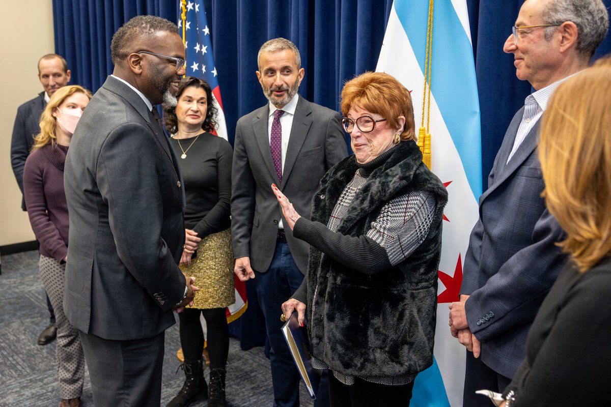 Mayor Brandon Johnson tweet media