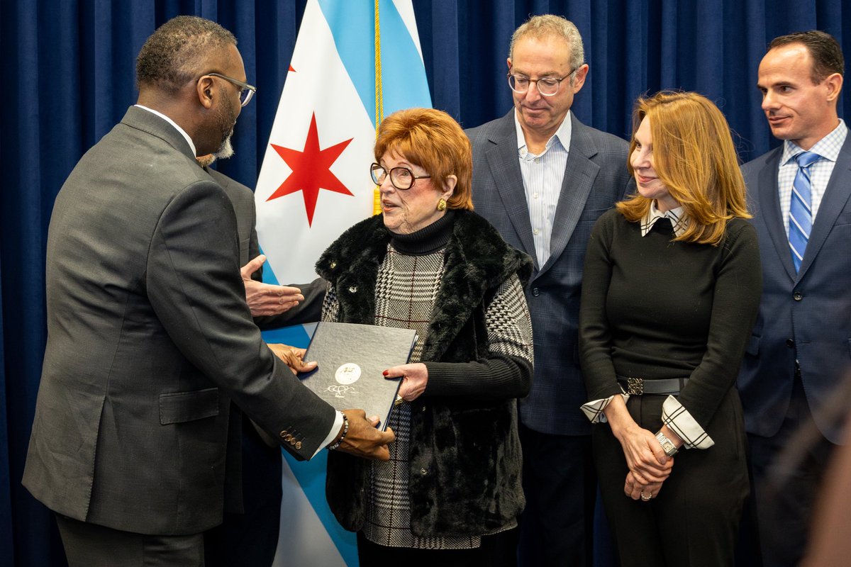 Mayor Brandon Johnson tweet media