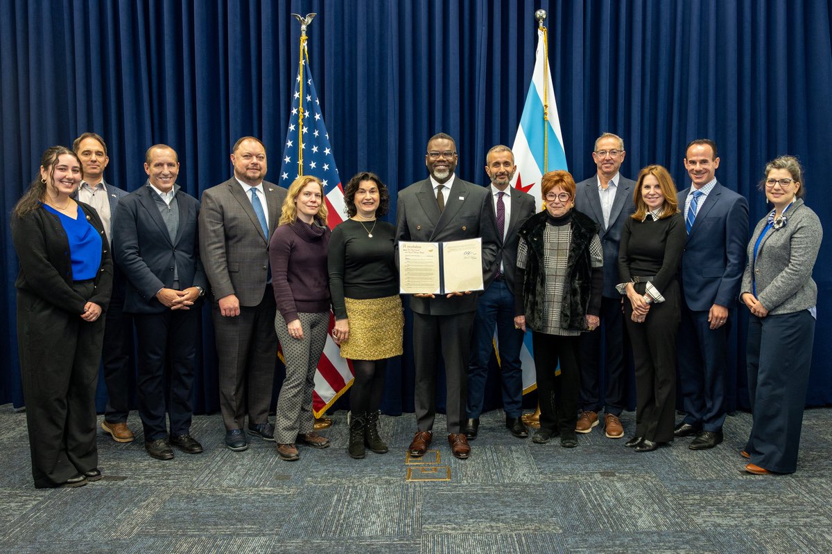 Mayor Brandon Johnson tweet media