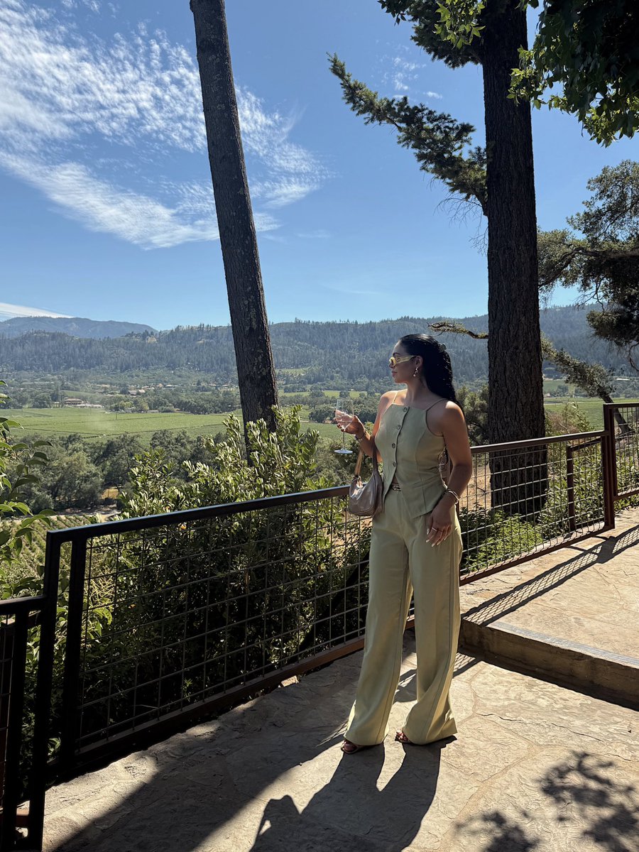 TessaGNails's tweet photo. no place I’d rather be rn than in this weather, enjoying this view 🥲 https://t.co/p1oBfLizdM