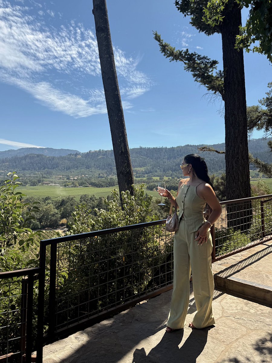 TessaGNails's tweet photo. no place I’d rather be rn than in this weather, enjoying this view 🥲 https://t.co/p1oBfLizdM