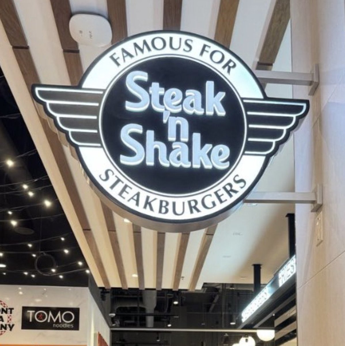 Vivek4real_'s tweet image. 🇺🇸 FAST FOOD GIANT STEAK 'N SHAKE JUST BOUGHT $5,000,000 WORTH OF BITCOIN

HERE WE GO 🚀
