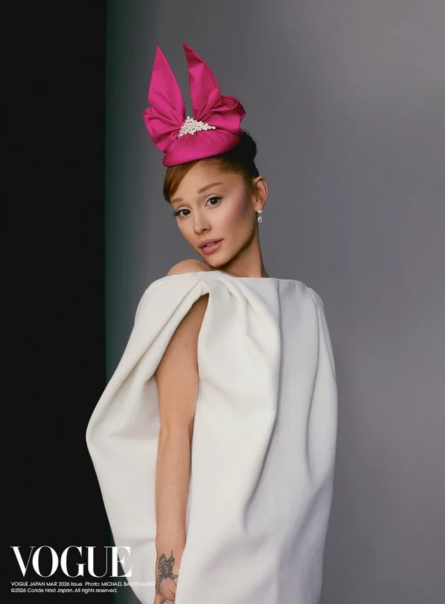 PopBase's tweet image. Ariana Grande talks to Vogue about the internet’s criticism of her eyebrows:

“[I had arched eyebrows on ‘Victorious’ and then I started to straighten them], because I like them that way. I know you don’t, but I love them… I hope that’s ok.”

(youtu.be/pT3Sq62u60E?si…)