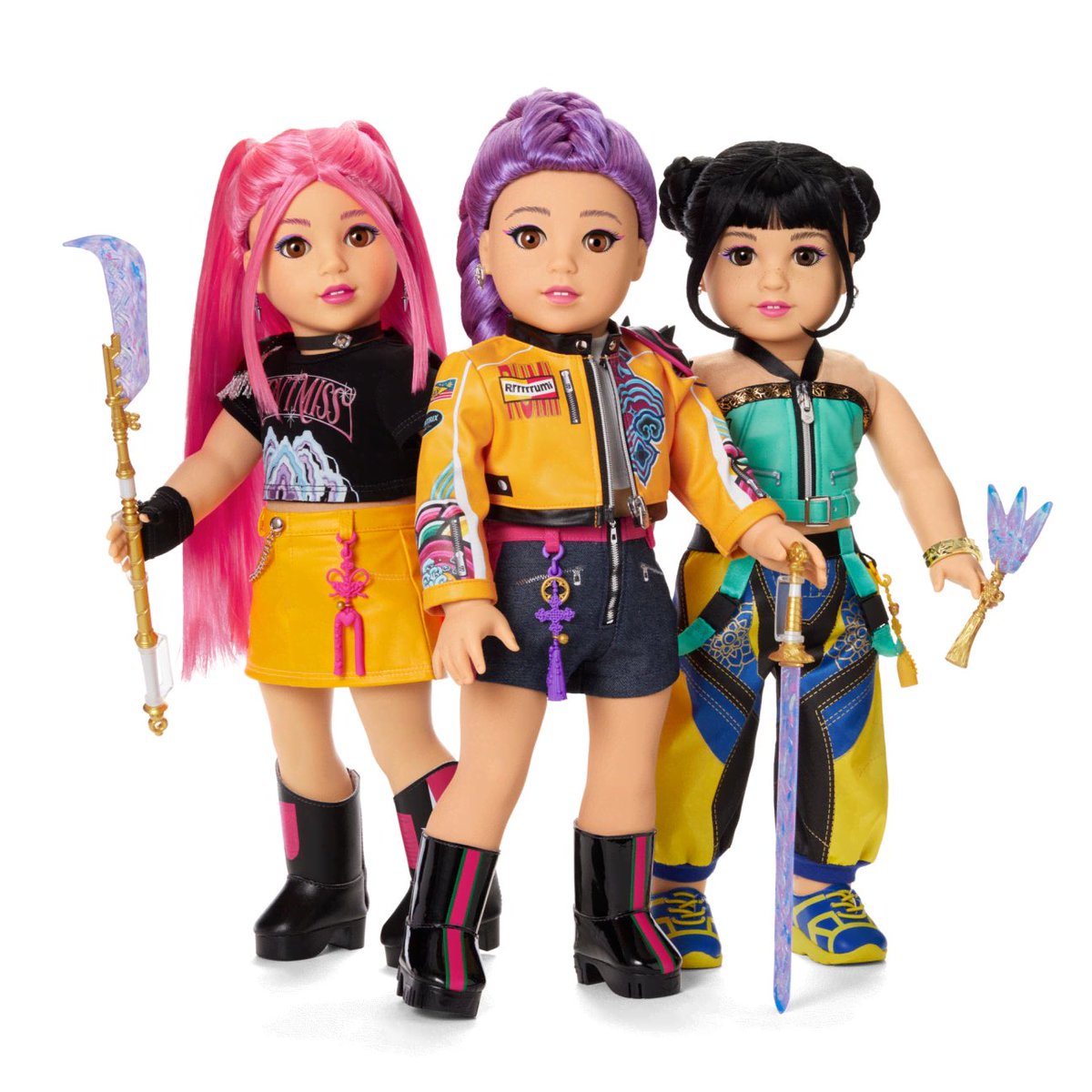 ToonHive's tweet image. ‘KPop Demon Hunters’ x ‘American Girl’ dolls are now available for preorder.

Each doll is listed for $165 each, and are planned to ship on November 27th.
