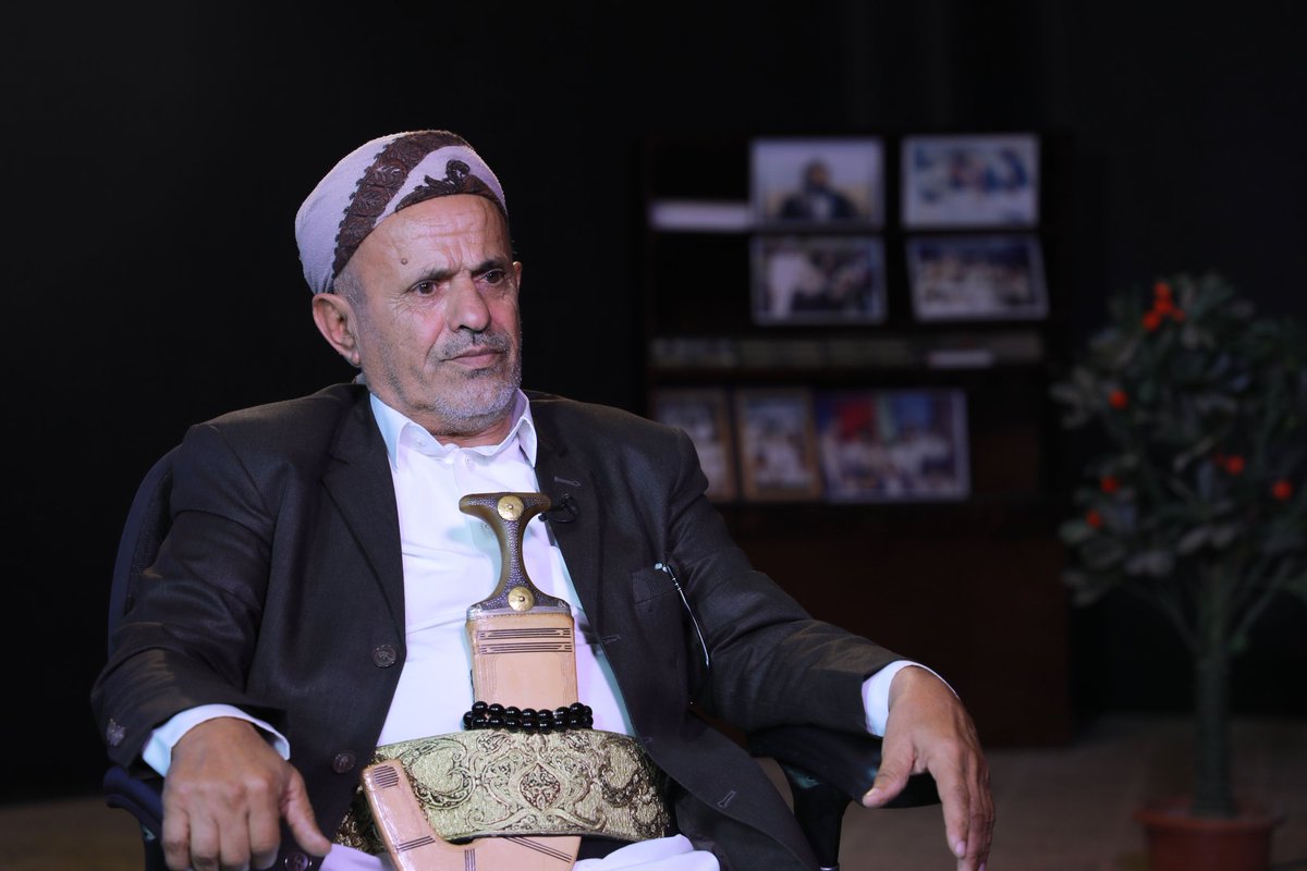 بسم الله الرحمن الرحيم )
{ وَلَئن قُتِلۡتُمۡ فِی سَبِیلِ ٱللَّهِ أَوۡ مُتُّمۡ لَمَغۡفِرَةࣱ مِّنَ ٱللَّهِ وَرَحۡمَةٌ خَیۡرࣱ مِّمَّا یَجۡمَعُونَ }
صدق الله العلي العظيم
ببالغ الاسى والحزن تلقينا نبأ وفاة الوالد المجاهد الشيخ حسن حمود غثاية شيخ قبايل مران وتلميذ العلامة المجاهد بدر