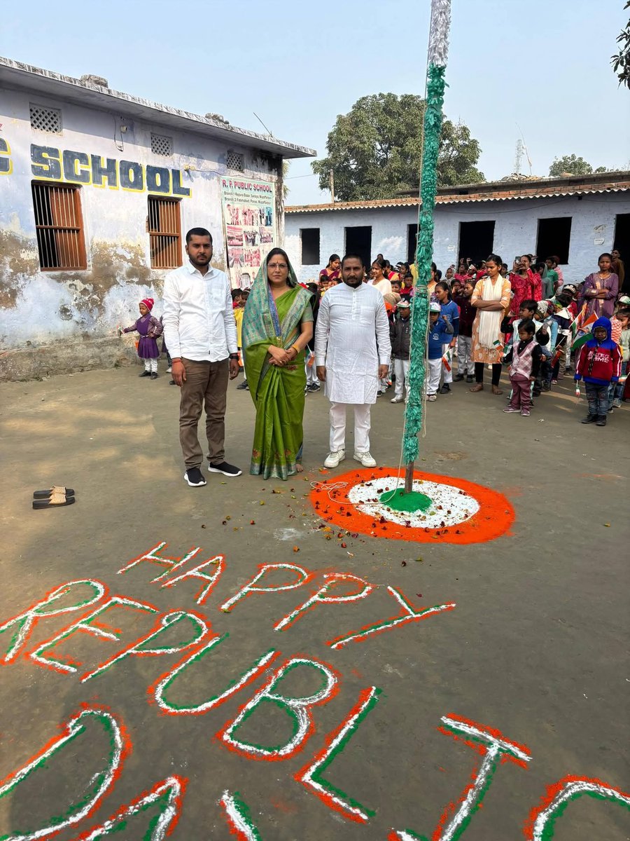 gitakumarirjd's tweet photo. अपने पंचायत फतेहाबाद अंतर्गत आर.पी. पब्लिक स्कूल में 77वें गणतंत्र दिवस के अवसर पर ध्वजारोहण कर राष्ट्रध्वज को सलामी दी। 🇮🇳

इस गौरवपूर्ण अवसर पर शिक्षकगण आनंद राज जी, सद्दाम रिज़वी जी, निशा कुमारी जी, कंचन कुमारी जी सहित अन्य सभी सम्मानित शिक्षक उपस्थित रहे।

#RepublicDay2026 https://t.co/PcrtIPcMxp