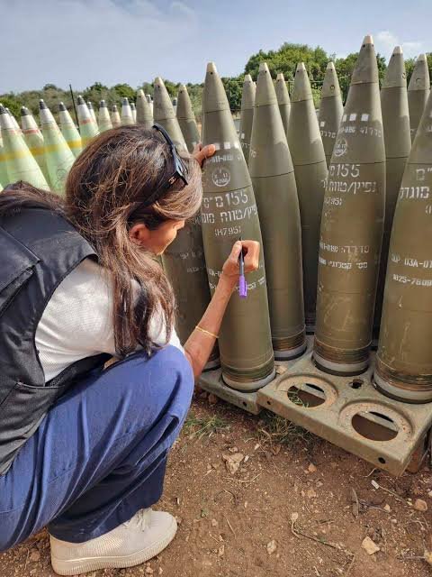 Partisan_12's tweet image. Nikki Haley writing "Finish Them!" on the Israeli bomb to be dropped on Children in Gaza..