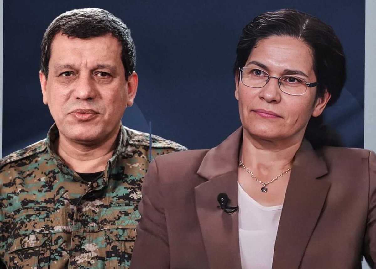 Rojava’dan bir heyet, QSD Genel Komutanı Mazlum Abdi ve Özerk Yönetim Dışişleri Sorumlusu İlham Ahmed’in eşi başkanlığında Suriye’nin başkenti Şam’a ulaştı ve Suriye Hükûmeti ile görüşmelere başlaması bekleniyor.