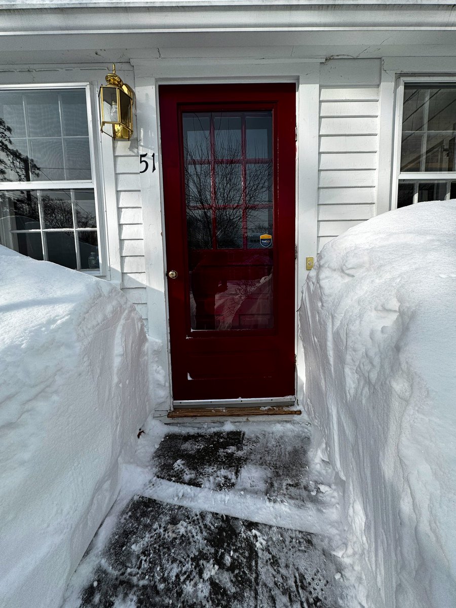 Just a little dusting. ❄️ https://t.co/GrcOavlE9T