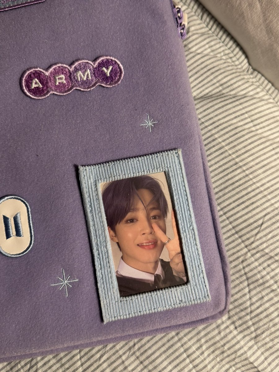 tae4jimi's tweet photo. oomfs drop the bts pc that u bring everywhere with u here’s mine #interactpls https://t.co/MPQV3m8qOW