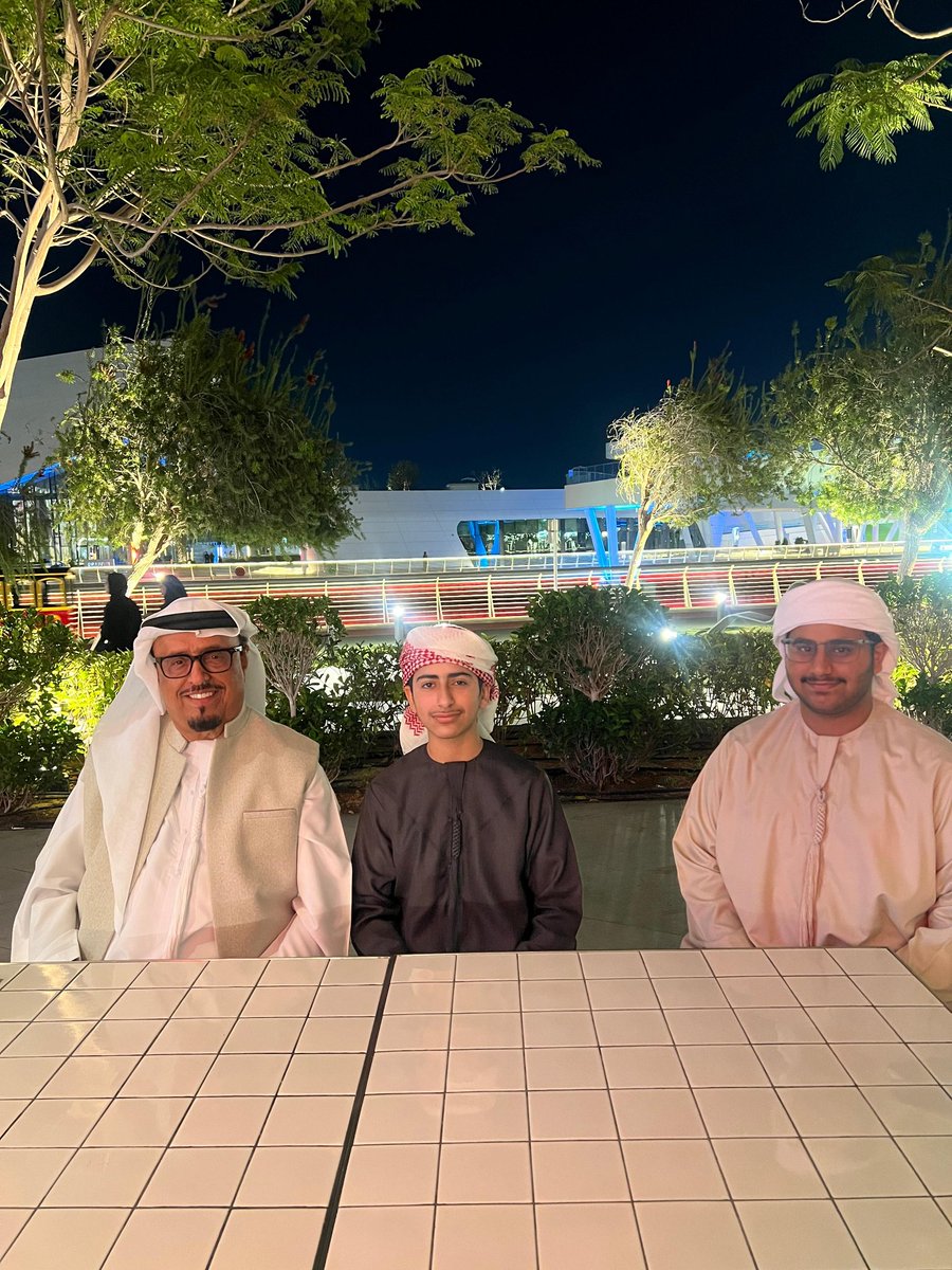 Dhahi_Khalfan's tweet photo. قيادتنا اعتمدت 2026  مبادرة تصب في الرعاية بتماسك الإسرة..شبابنا مثال يحتذى.. التقيت اليوم بشاب من بني كعب عضو في برلمان الشباب الإماراتي..رآني في ابوظبي وجاء يسلم علي وتعمتدت التعرف علي مشاعره  ووجهة نظره....كم كان فخورا بوطنه وبالثقة التي اوليت له. https://t.co/kC42nkXvI7