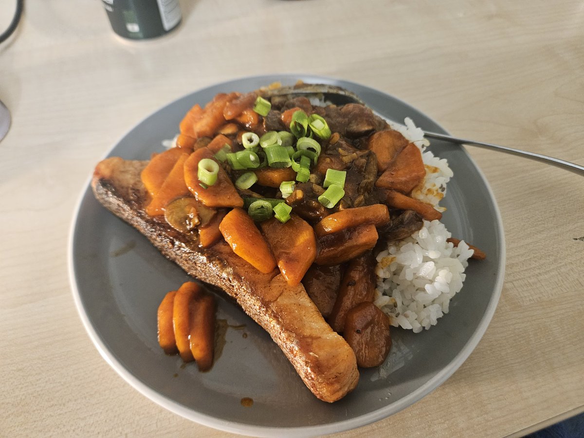Ah made this uhhh mirelurk steak with rice ☺️ yeah!