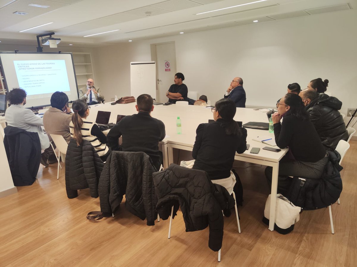 apfner's tweet image. Muy satisfecho con la segunda jornada en la Facultad de Derecho de la Universidad de Granada del Programa Internacional en Garantismo y Estado de derecho en el siglo XXI. Palestra - International Center for Legal Studies
Por la mañana recibimos al profesor Alfonso García…