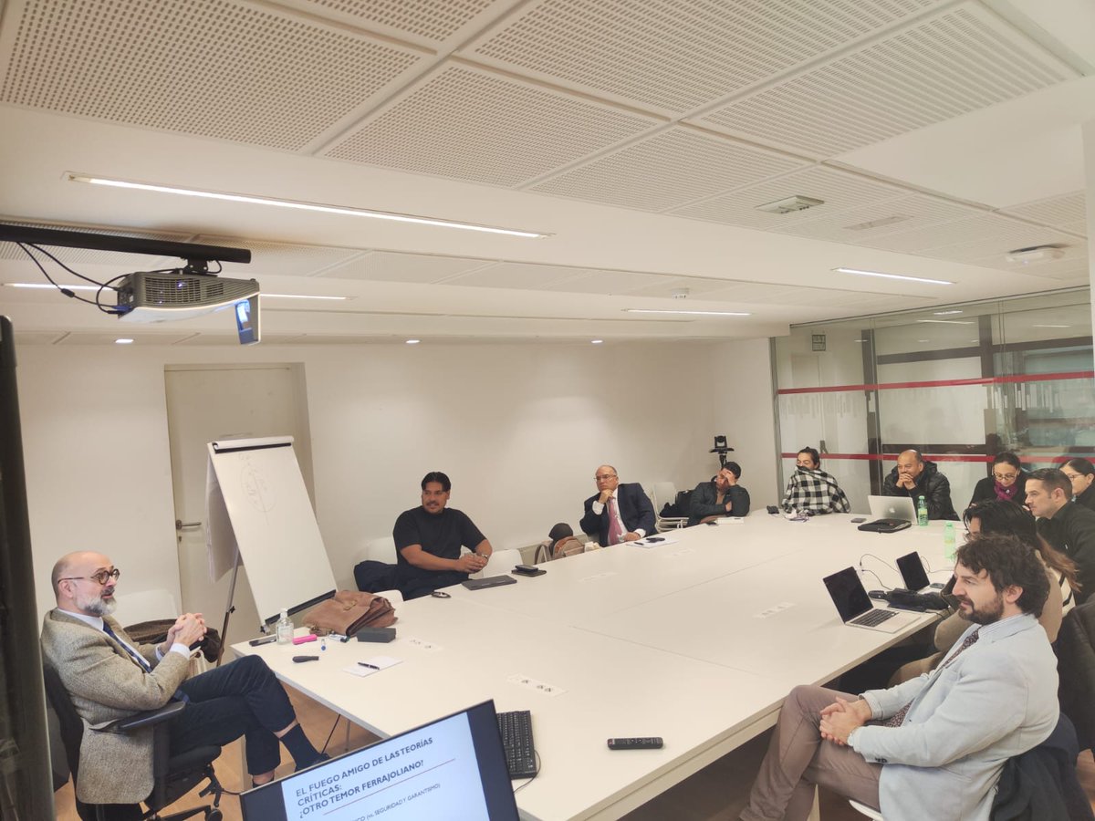 apfner's tweet image. Muy satisfecho con la segunda jornada en la Facultad de Derecho de la Universidad de Granada del Programa Internacional en Garantismo y Estado de derecho en el siglo XXI. Palestra - International Center for Legal Studies
Por la mañana recibimos al profesor Alfonso García…