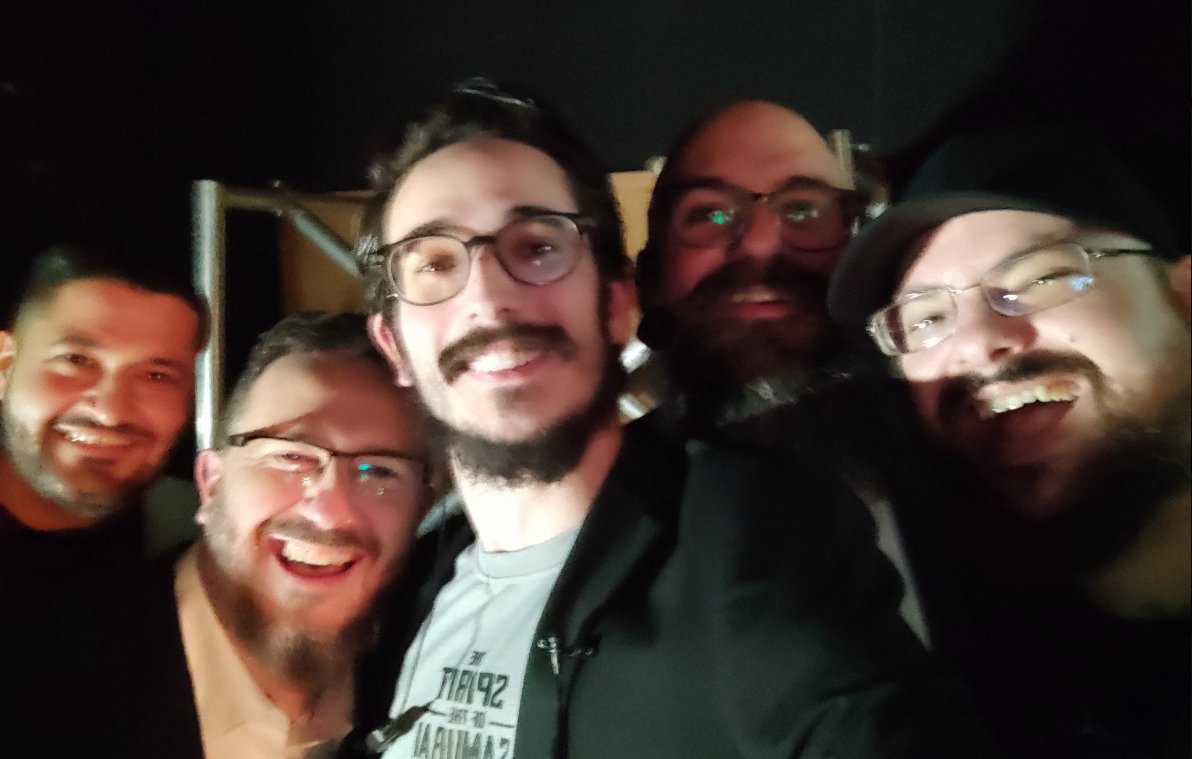 Hemos creado un canal de youtube propio de los Awardnts para que podáis ver los videítos, curiosidades, recursos, "making of" y todo eso cómodamente. Dadle amor :3 
(Pongo el héroe de Zelda abajo, para que no se pierda el tweet XD)