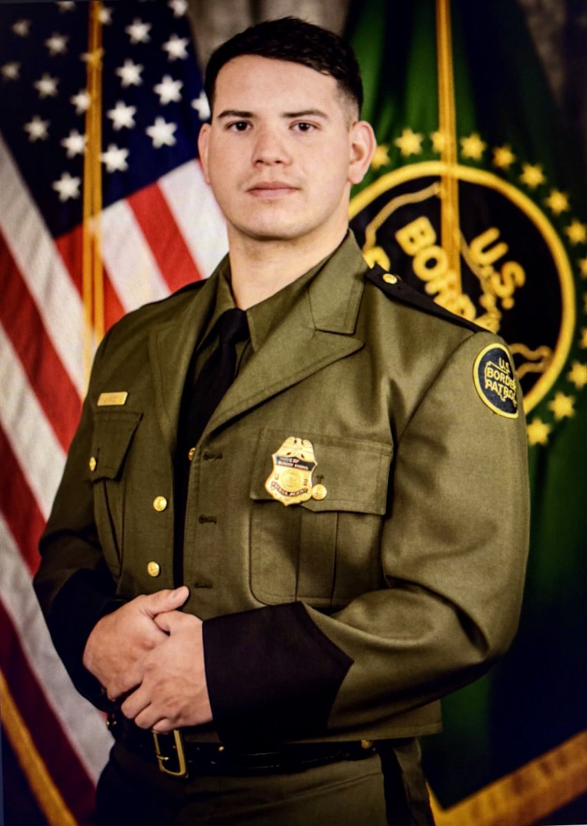 CoachRoiz's tweet photo. Yes Sir Jared We Are Extremely Proud Of You💪🏼👊🏼 May God Continue To Bless You In Every Way 🙏🏼🙏🏼
#Family
#UsBorderPatrol
#HonorFirst https://t.co/71rf9jnQD5