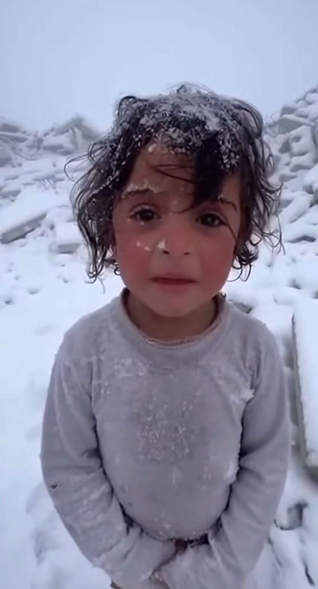 EzadinBeriwan's tweet photo. Li #Kobanê Koridor vekin
#HumanitarianCorridor4Kobane
#ProtectRojava 
@save_children 
@UNICEF 
@UNHumanRights 
@amnesty https://t.co/cPqpLoNfZD
