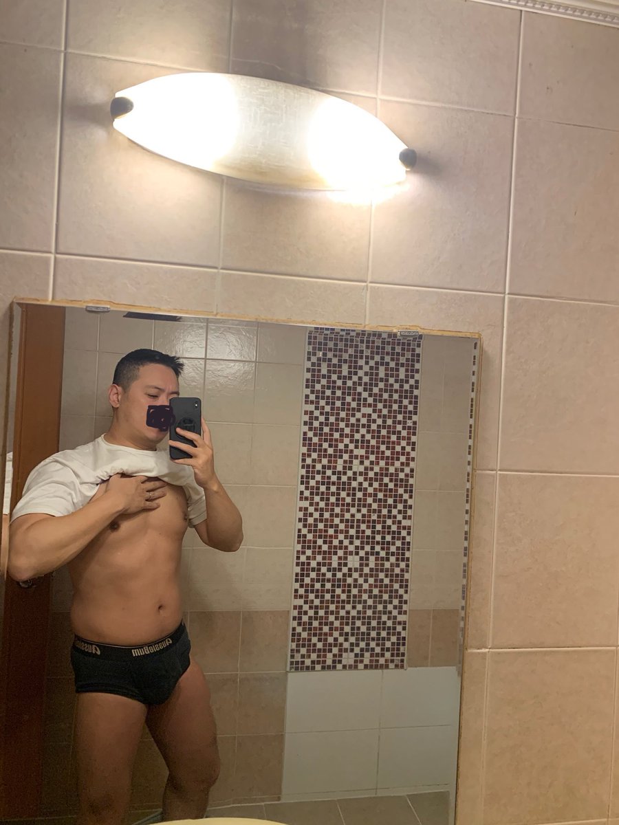 하.. 뱃살때문에 촬영 넘 신경쓰여서 
재대로 못박는거 억울해...😮‍💨