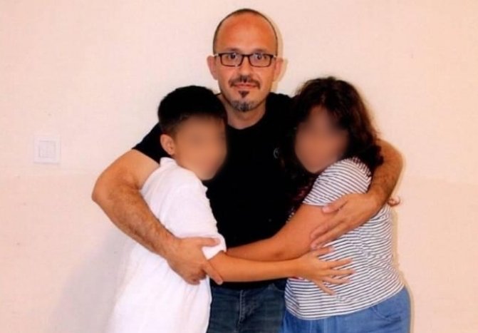 Üç yıldır Sakarya 2 No’lu T Tipi Cezaevi’nde tutuklu bulunan KHK’lı akademisyen Emre Uysal’ın hayatı, ağır sağlık sorunları nedeniyle risk altında‼️ Acilen tahliye edilmelidir.
<a href="/adalet_bakanlik/">T.C. Adalet Bakanlığı</a> 
<a href="/myeneroglu/">Mustafa Yeneroğlu</a> 
<a href="/aydinsule1/">Şule Aydın</a> 

BununAdı İşkencedir #EYPvBJK #serdaladalıistifa