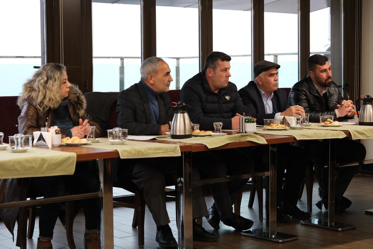 parti_taskent's tweet photo. İlçe Başkanımız Sayın Mehmet Demirgül ilçe belediye başkanımız Sayın Mehmet Acar ile birlikte ilçemizde görev yapan muhtarlarımızla bir araya gelerek istişare ve değerlendirme toplantısı gerçekleştirdik. Ortak akıl ve iş birliğiyle çalışmalarımıza devam ediyoruz. https://t.co/kxkumhHwEz
