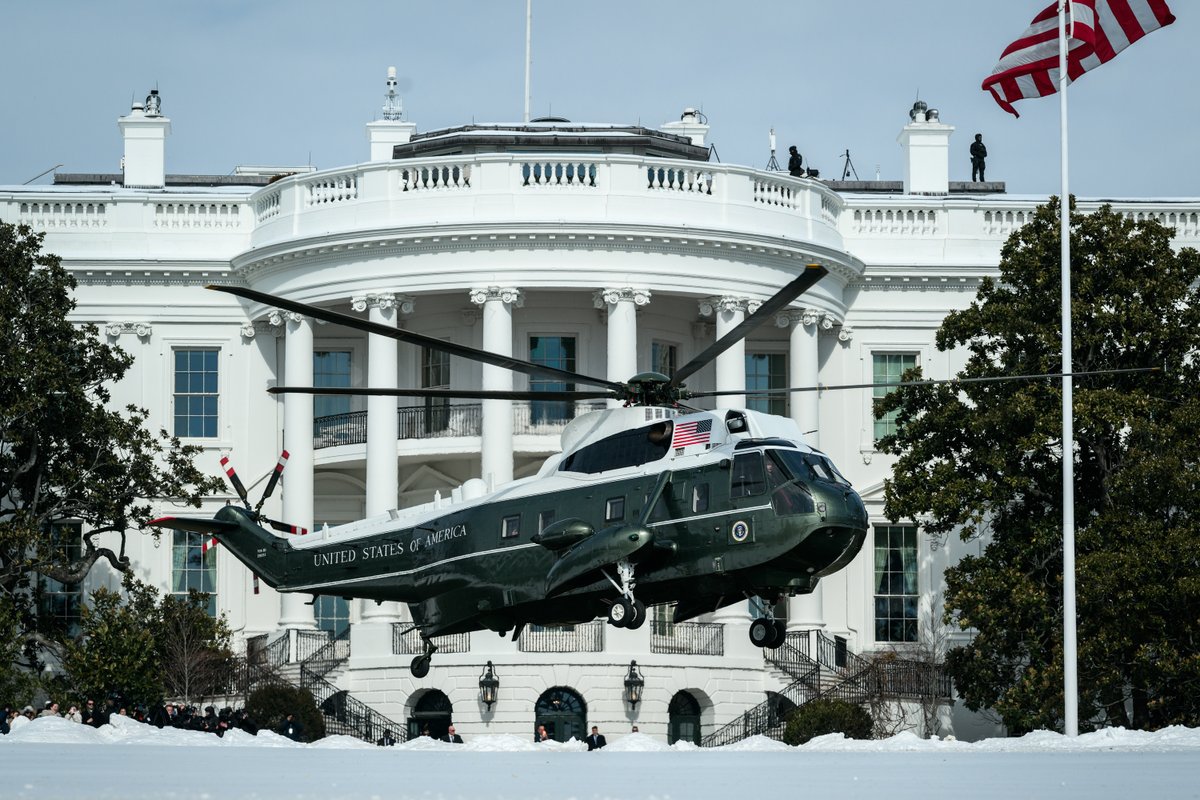 WhiteHouse's tweet photo. NEXT STOP: IOWA 🇺🇸✈️ https://t.co/3rHnUfxant
