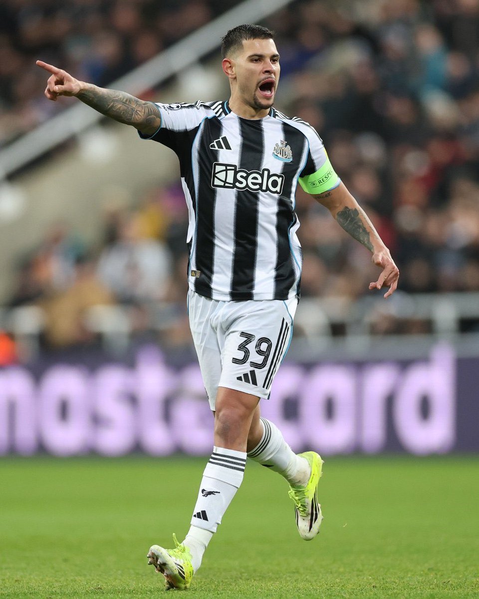 جولينتون وبرونو جيمارايش ؟

🗣️ - إيدي هاو : جولينتون لن يشارك في المباراة، لقد خضع لفحص بالأشعة، ولا نعتقد أن الإصابة خطيرة، لكننا نعتقد أنه سيغيب لعدة أسابيع. سيفوت عدة مباريات. أما لاعبنا البرازيلي الآخر، برونو، فهو معنا، وسنعرف المزيد في الساعات القليلة المقبلة.

#UCL