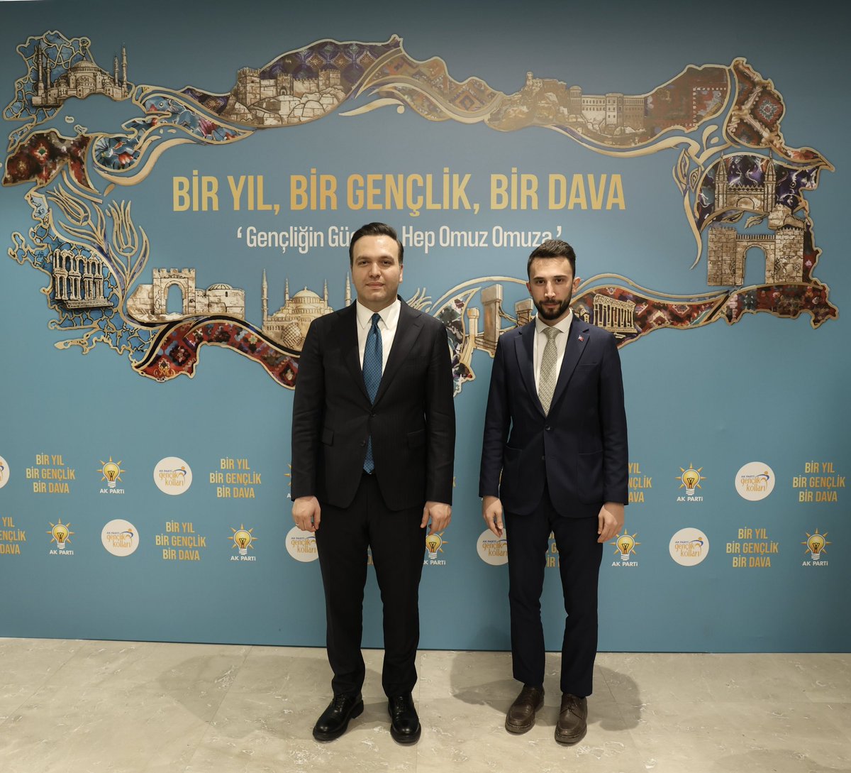 intepeeminn's tweet photo. Cumhurbaşkanımız Sayın Recep Tayyip Erdoğan’ın çizdiği yolda, Gençlik Kolları Genel Başkanımız Sayın Yusuf İbiş’in önderliğinde Büyük Türkiye Yolculuğumuza aynı aşk ve heyecanla devam ediyoruz.

Durmak yok yola devam! 💪🏻 https://t.co/RHXkaBkE6c