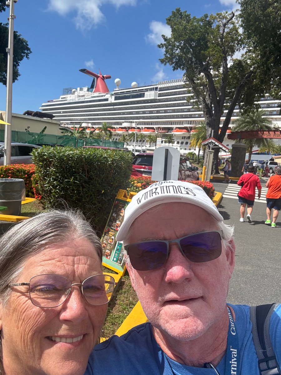 aggiemulli's tweet photo. Good afternoon from St Thomas 🚢🌴🌞 https://t.co/Ak7zCQA5AM
