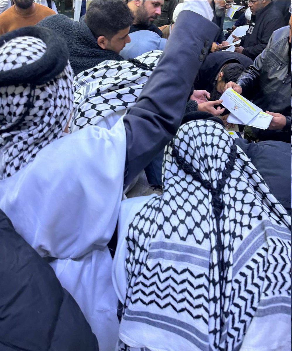 من قلب بغداد.. رسالة "الوفاء بالعهد" تُكتب الآن في مراكز التطوع.
تلبيةً لنداء الحاج ابو حسين الحميداوي، يتسابق الغيارى لتسجيل أسمائهم في قوائم الفداء، مؤكدين أن الدفاع عن الجمهورية الإسلامية هو دفاع عن كرامة الأمة بأكملها.

#ابو_حسين_الحميداوي