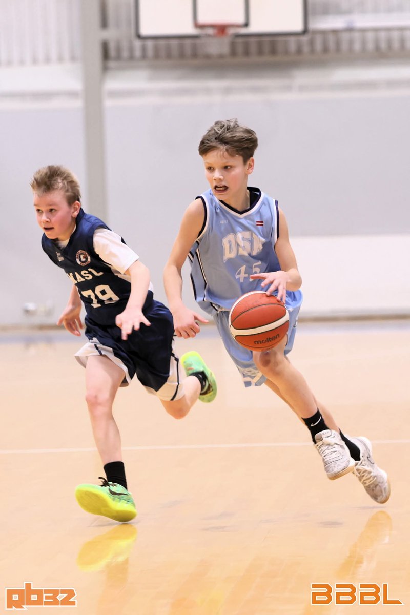 liisamerivaara's tweet image. Teemun peliä katsomassa. Ilmassa energiaa ja jännitystä,mummokin piristyi.Teemun kotijoukkue on MaSu,voitto tänään. #koris