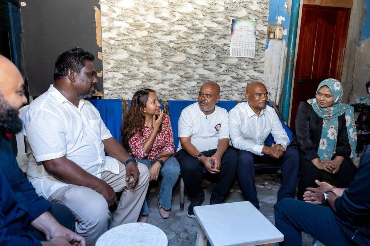 ކޮންގްރެސް ޕާޓީގެ މާފަންނު ހުޅަނގު ދާއިރާގެ ކެންޑިޑޭޓުންގެ، ދޮރުން ދޮރަށް ހަރަކާތުގެ ތެރެއިން.

#LCE2026 
#JaleelForMayor ✅
<a href="/AlaikaAyesh/">Ashiyath Alaika Adhnan</a> ✅
<a href="/attuareesh/">Mohamed Areesh</a> ✅
#CongressPartyMV 
#DhiveheengeRaajje