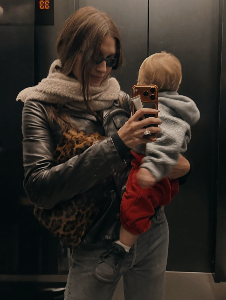 ᅠ          Mom and Riot.
ᅠ
ᅠ