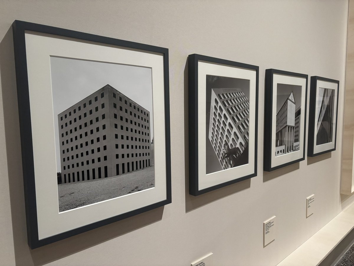 Milano, Palazzo Reale: la grande mostra “Metafisica e Metafisiche” (che si estende al Museo del Novecento, Palazzo Citterio e Gallerie d’Italia): da De Chirico a Sironi, da Carrà a Capogrossi, da Schifano a Salvo, dalle fotografie di Gabriele Basilico a Vezzoli #davedere
