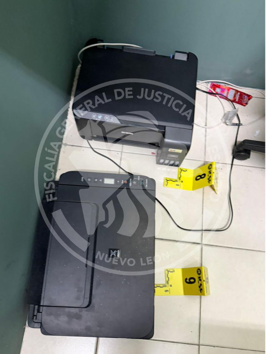 FiscaliaNL's tweet photo. 🚨 Cateo positivo por presunto fraude en Monterrey

Derivado de una investigación por fraude, se ejecutó una orden de cateo en un inmueble identificado como “Grupo Pimex”, en el centro de Monterrey, donde presuntamente se ofrecían trámites para aumentar pensiones del IMSS y devolución de AFORE, sin cumplir con los servicios.

🔎 Resultado: positivo
📍 Lugar: Av. Venustiano Carranza
📅 Fecha: 26 de enero de 2026

📂 Indicios asegurados: equipo de cómputo, terminal bancaria y documentación diversa.
👥 Víctimas: 5
💰 Monto denunciado: $271,300 pesos

La investigación continúa.

#AEI #FiscalíaNL #Cateo #Fraude #NuevoLeón