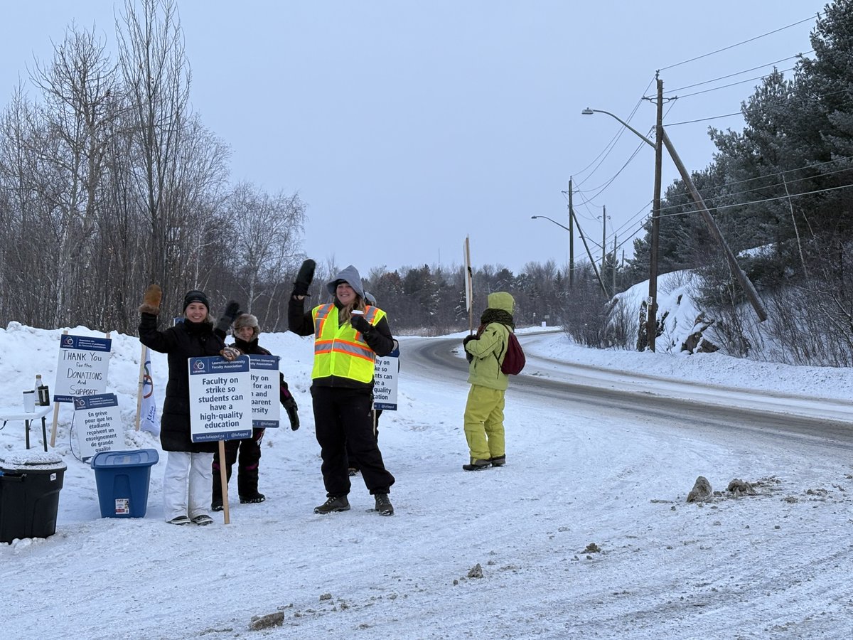 lufappul's tweet image. Holding firm on the lines for Day 7 🪧 
-
Rester firme sur les lignes lors du 7e jour 🪧