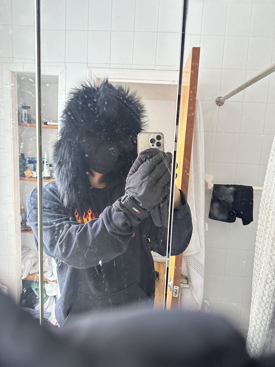 LOWKEYAVEGA's tweet photo. Fur coat final boss https://t.co/ocCdq2UI37