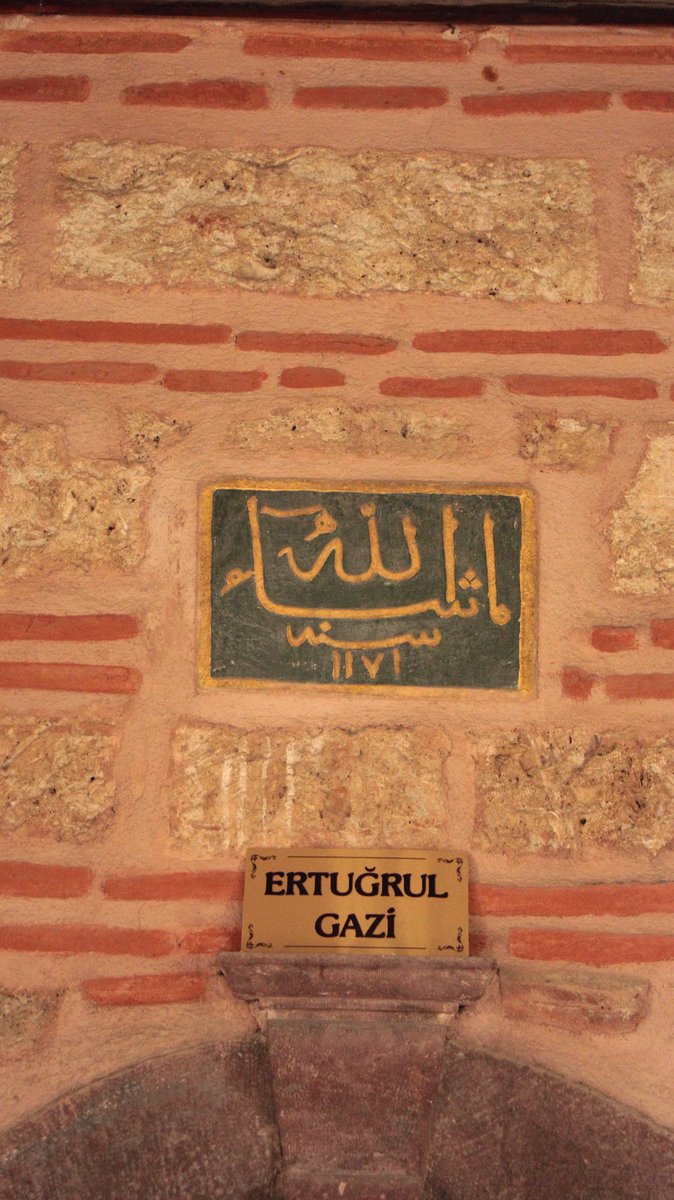 Bir hattatın dikkatini çeken ilk detaylar.