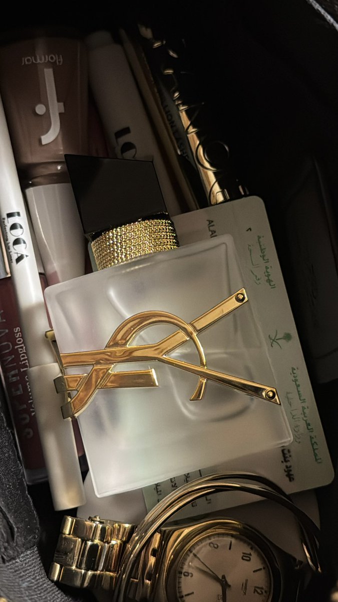 انتي من اي القبايل يا السنافيّه؟
يظهر عليك اتسام العز والهيبه

قالت سعوديةٍ فأرض السعوديّه
وباقي السؤال انت مالك به ولا لي به